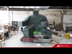 Tác phẩm điêu khắc trừu tượng bằng đồng đã được cài đặt