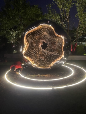 Khu vườn ngoài trời vào ban đêm tác phẩm điêu khắc trừu tượng lớn Đèn LED với sự thay đổi sóng ánh sáng chào mừng tác phẩm điêu khắc tùy chỉnh