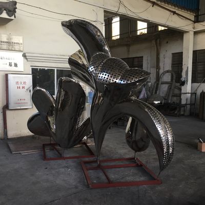304 Polished Outdoor Metal Flower Sculptures , Stainless Steel Modern Metal Outdoor Sculptures