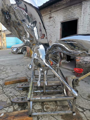 Silver Decorative Garden Ornaments , Pool Contemporary Garden Sculptures