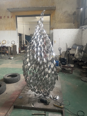 Bức tượng trừu tượng bằng thép không gỉ tùy chỉnh Điểm nước ngoài Bức tượng trang trí hồ bơi